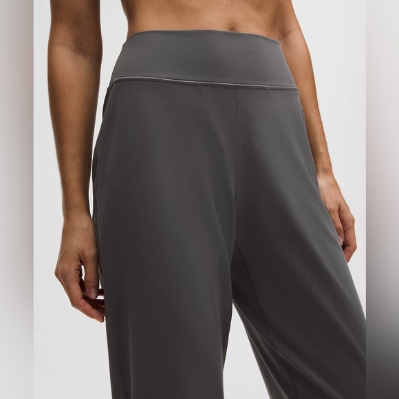 lululemon athletica Onyx Grey Align High-Rise Jogger - Picture 4 of 16